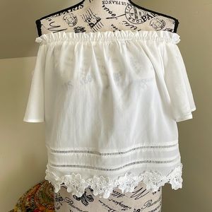 NWT Love J Ivory White Floral Embroidered Off-the-Shoulder Crop Top SZ M